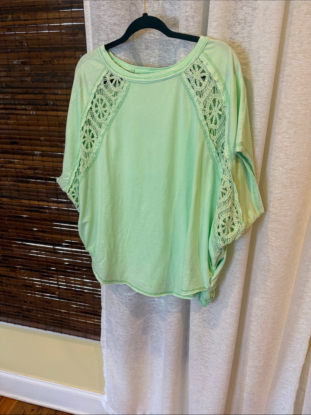 Mint Crochet-Trim Short Sleeve Women's Tee
